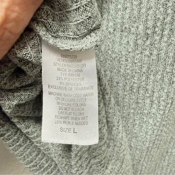 BKE Gray Ribbed V Neck Top L Long Sleeve Soft Casual Layering Tee - Picture 5 of 6